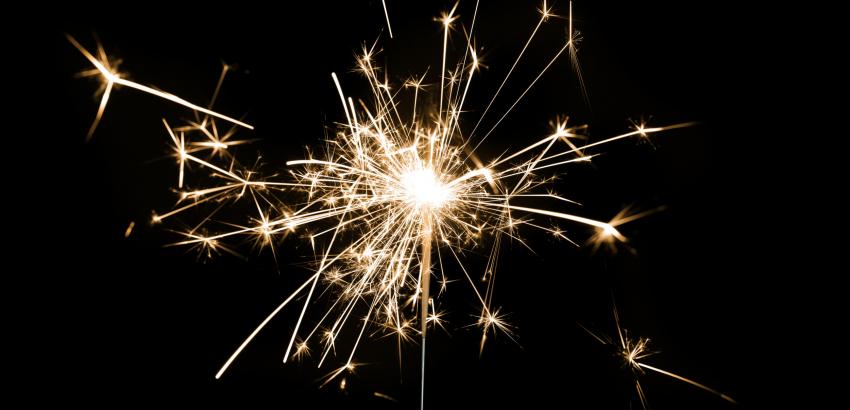 Immagine di una scintilla nel buio